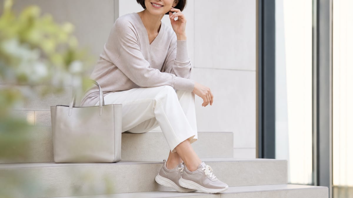 50代スニーカー選び、何が正解？素材・ブランド・歩きやすさで徹底比較