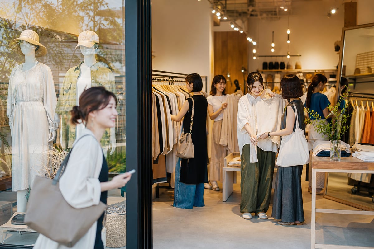 アパレル SNS